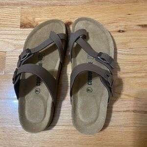 Cushionaire Sandals. size 7. Perfect condition.